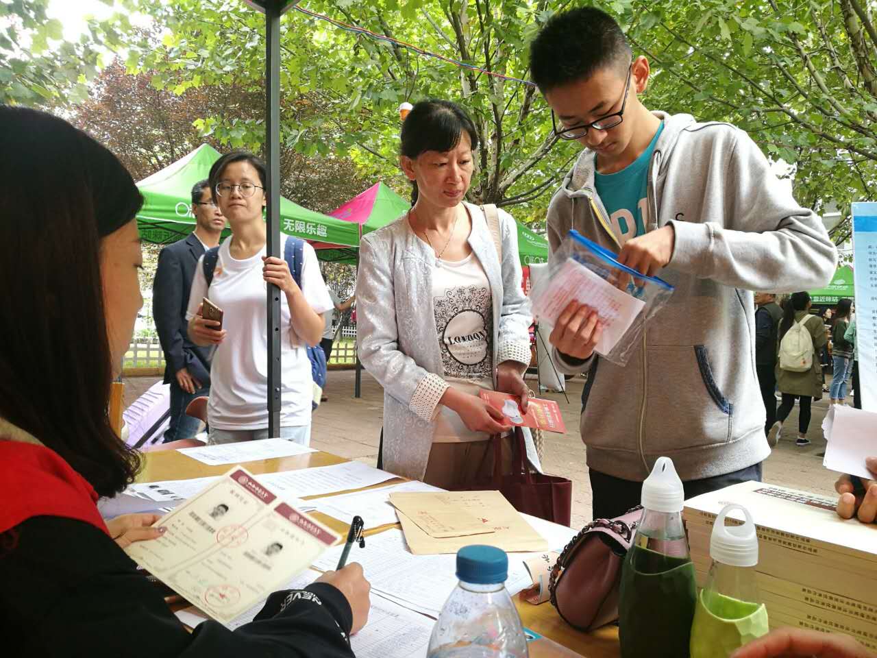 我集团新生报到现场(二)